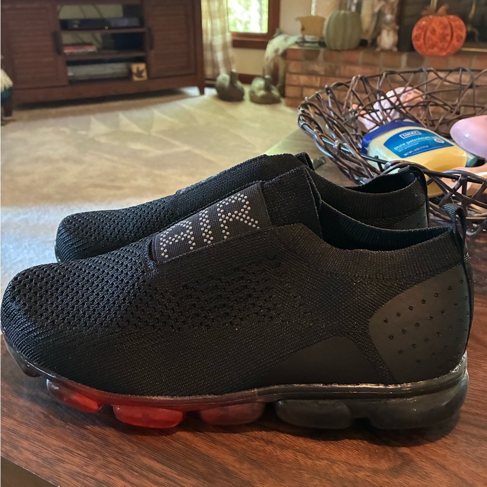 Women’s black no tie tennis never worn